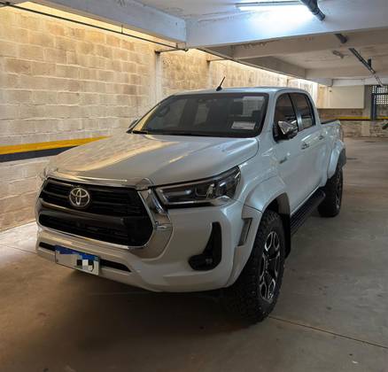 TOYOTA HILUX 2.8 D-4D TURBO DIESEL CD SRX PLUS 4X4 AUTOMÁTICO TOYOTA HILUX 2.8 D-4D TURBO DIESEL CD SRX PLUS 4X4 AUTOMÁTICO